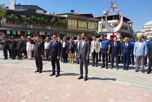 19 Eylül Gaziler Günü Çelenk Sunma Töreni, İlçemiz Atatürk Meydanında ki,  Atatürk büstü önünde gerçekleştirildi.