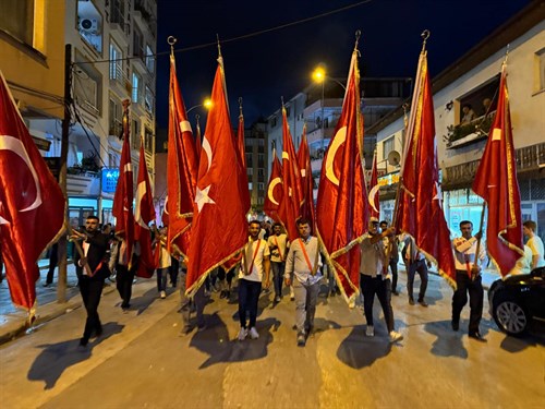 15 Temmuz Şehitlerini Anma, Demokrasi ve Milli Birlik Günü Programı  Milli Birlik Yürüyüşü’ nün ardından İlçe Meydanı’nda devam etti.